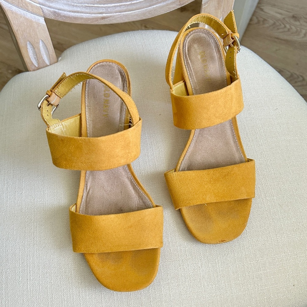 Old Navy Chunky Block Mustard Yellow Strap Heels Size 8 - Picture 2 of 6